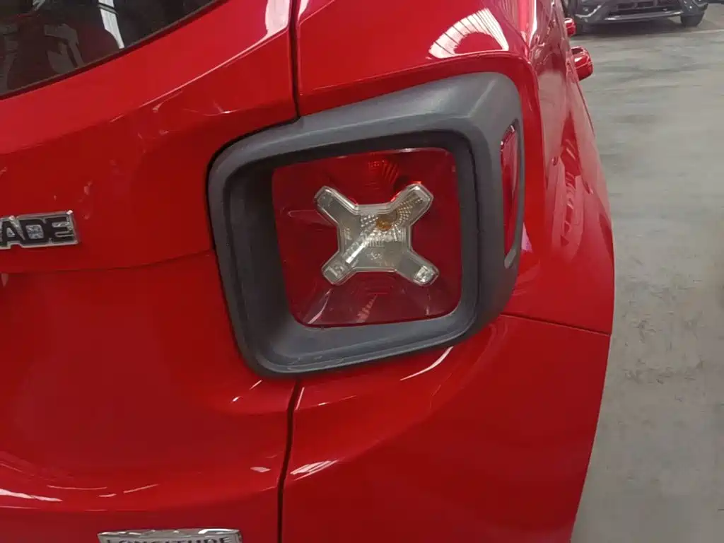 Photo 8 - Jeep Renegade