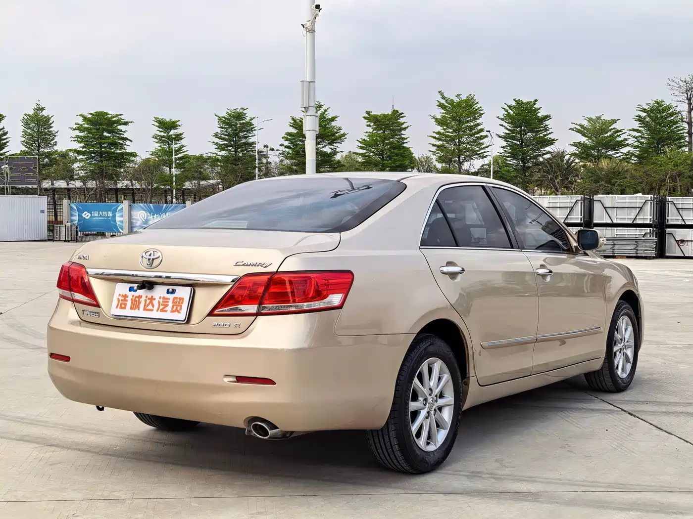 Photo 16 - Toyota Camry