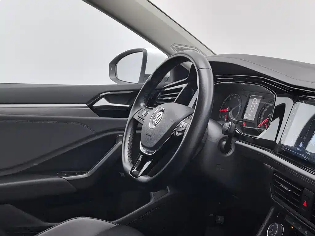 صورة 22 - Volkswagen Sagitar