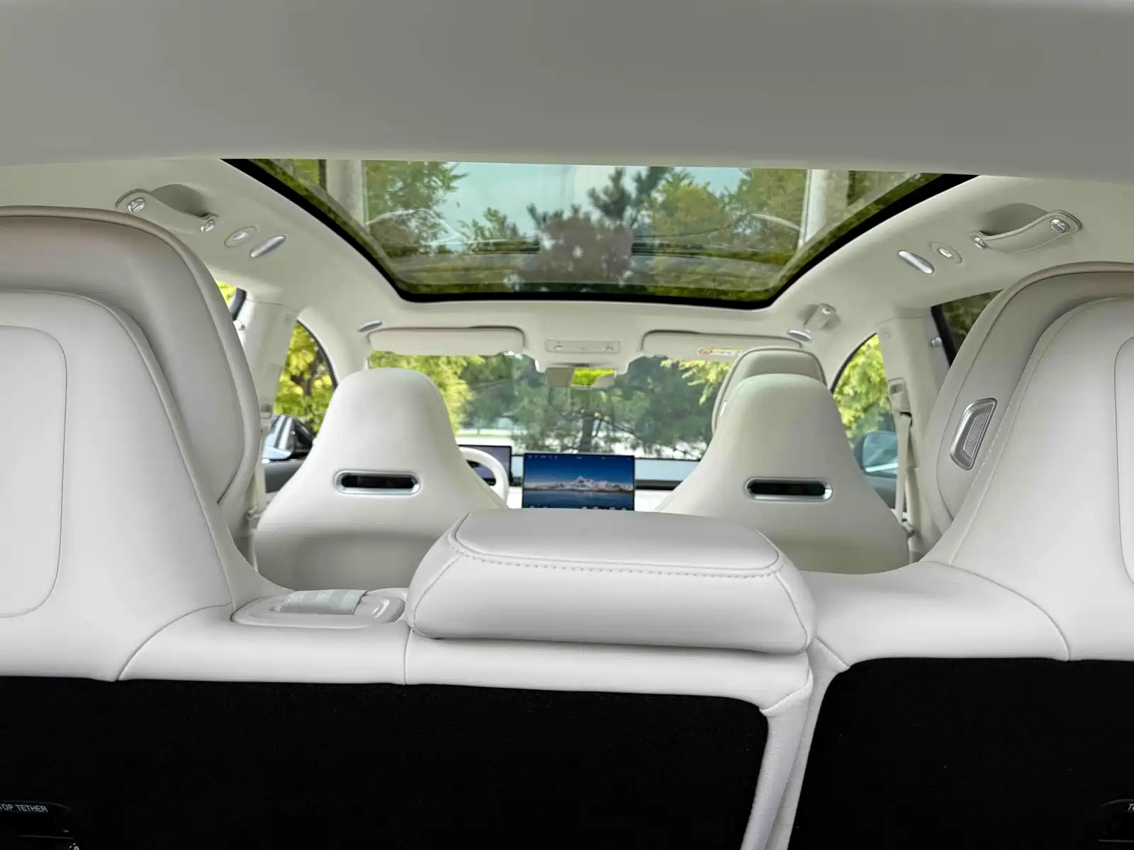 Фото 6 - Zhijie Luxeed R7