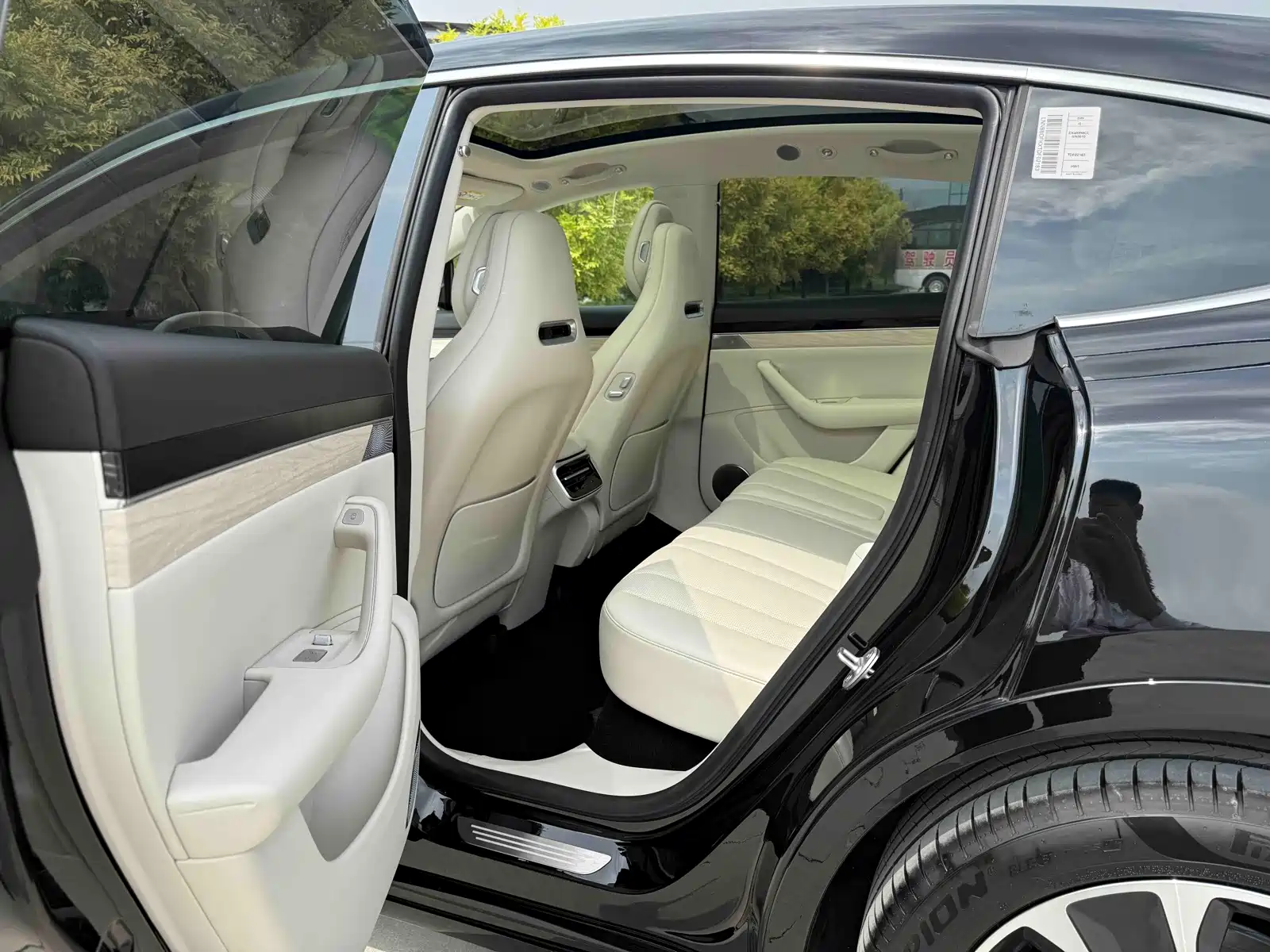Фото 4 - Zhijie Luxeed R7