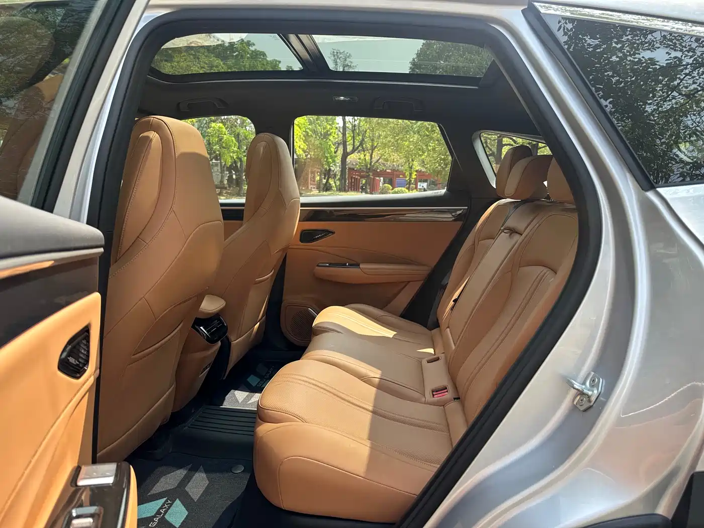 Geely Galaxy Galaxy L7 2025 EM-i 115km Explorer+ Edition фото 22