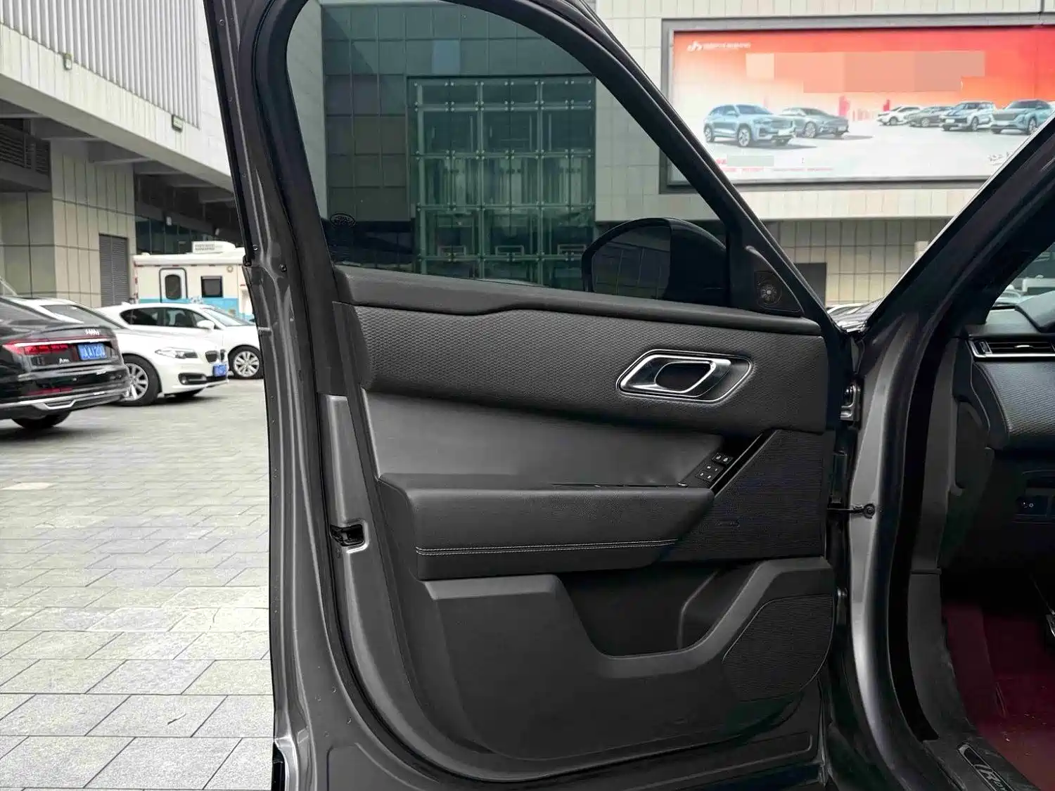 Фото 4 - Land Rover Range Rover Velar