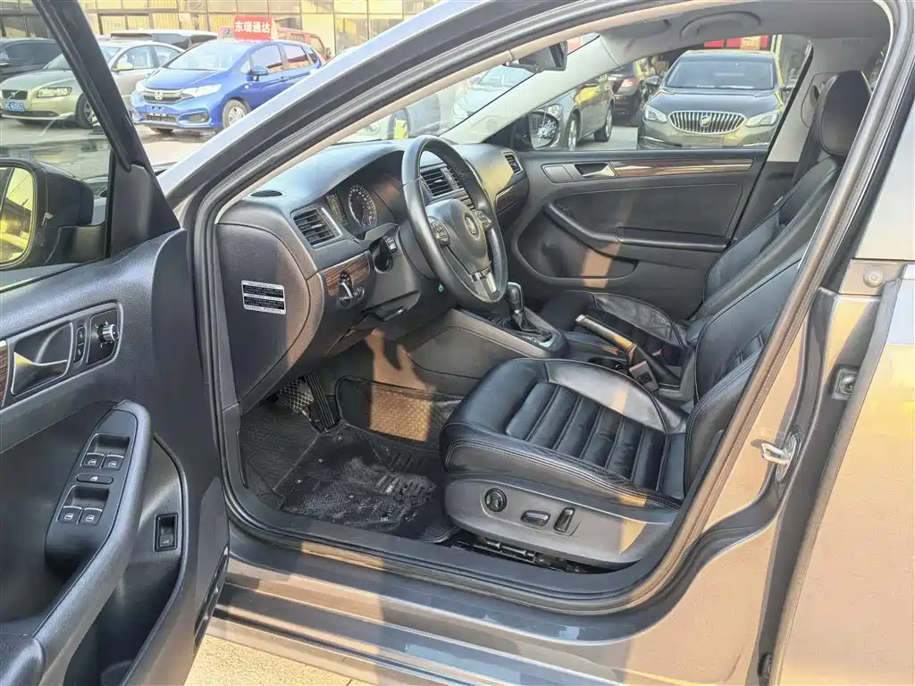 Volkswagen Sagitar 2012 1.8TSI Automatic Flagship Edition фото 4