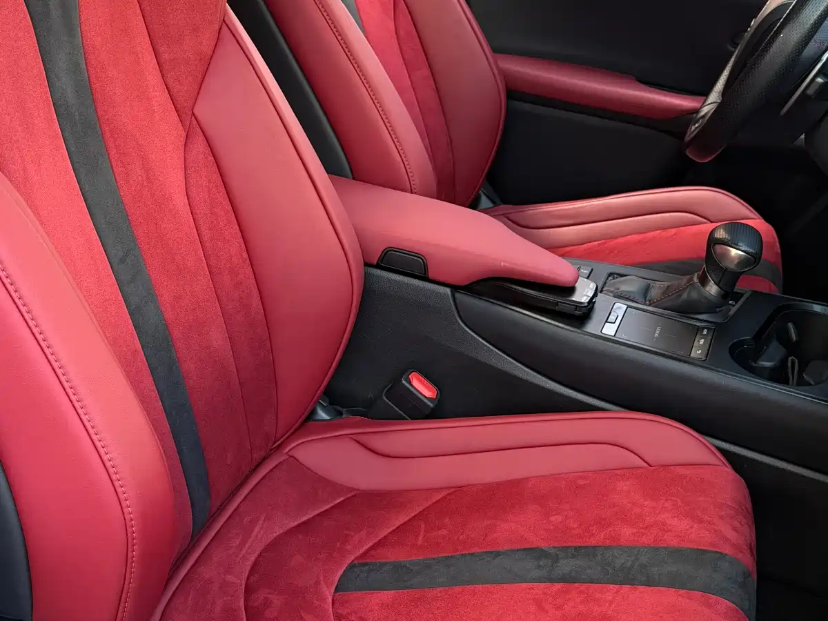 Photo 10 - Lexus UX