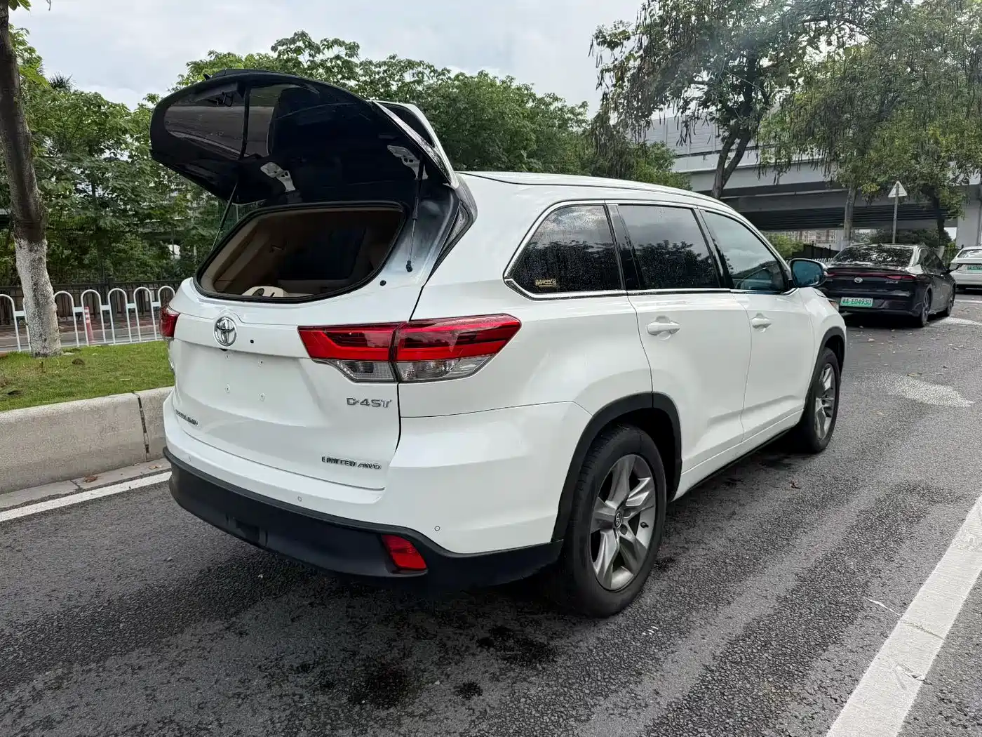 Toyota Highlander 2018 2.0T 4WD Ultimate 7-seater (China V) фото 4