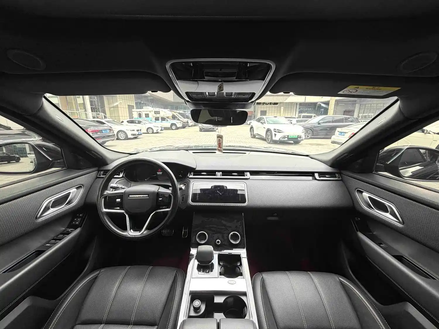 Фото 9 - Land Rover Range Rover Velar