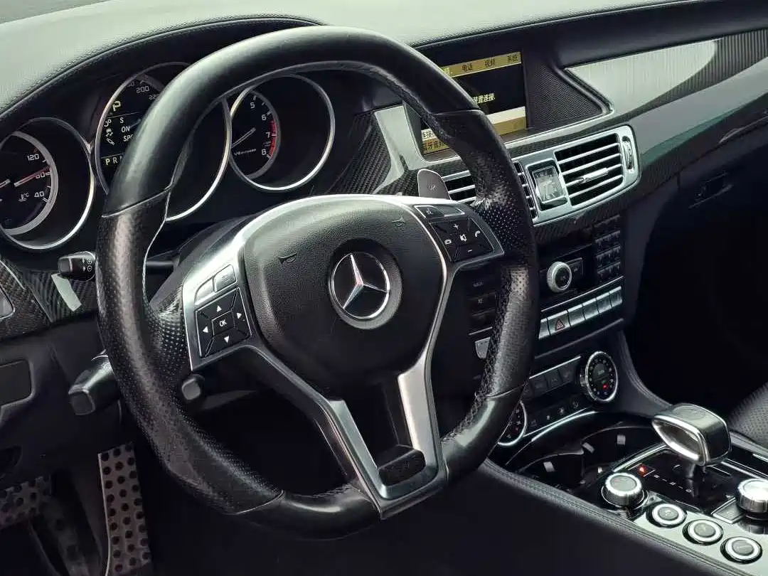 Mercedes-Benz CLS AMG 2012 AMG CLS 63 фото 8