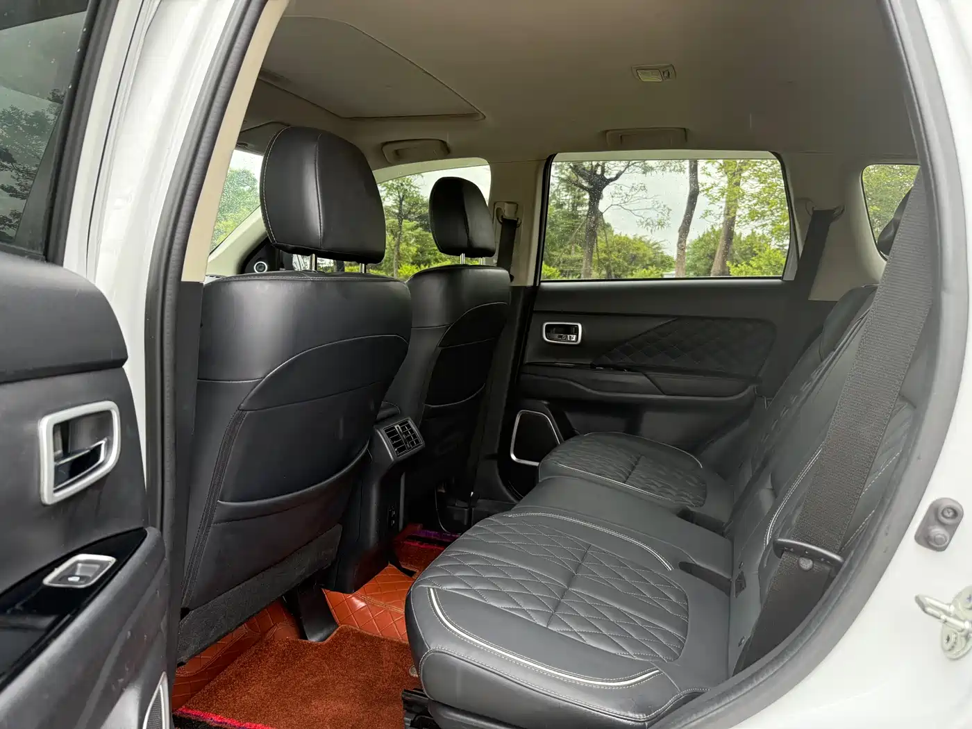Mitsubishi Outlander 2021 2.4L 4WD Deluxe Edition 7-Seater фото 3