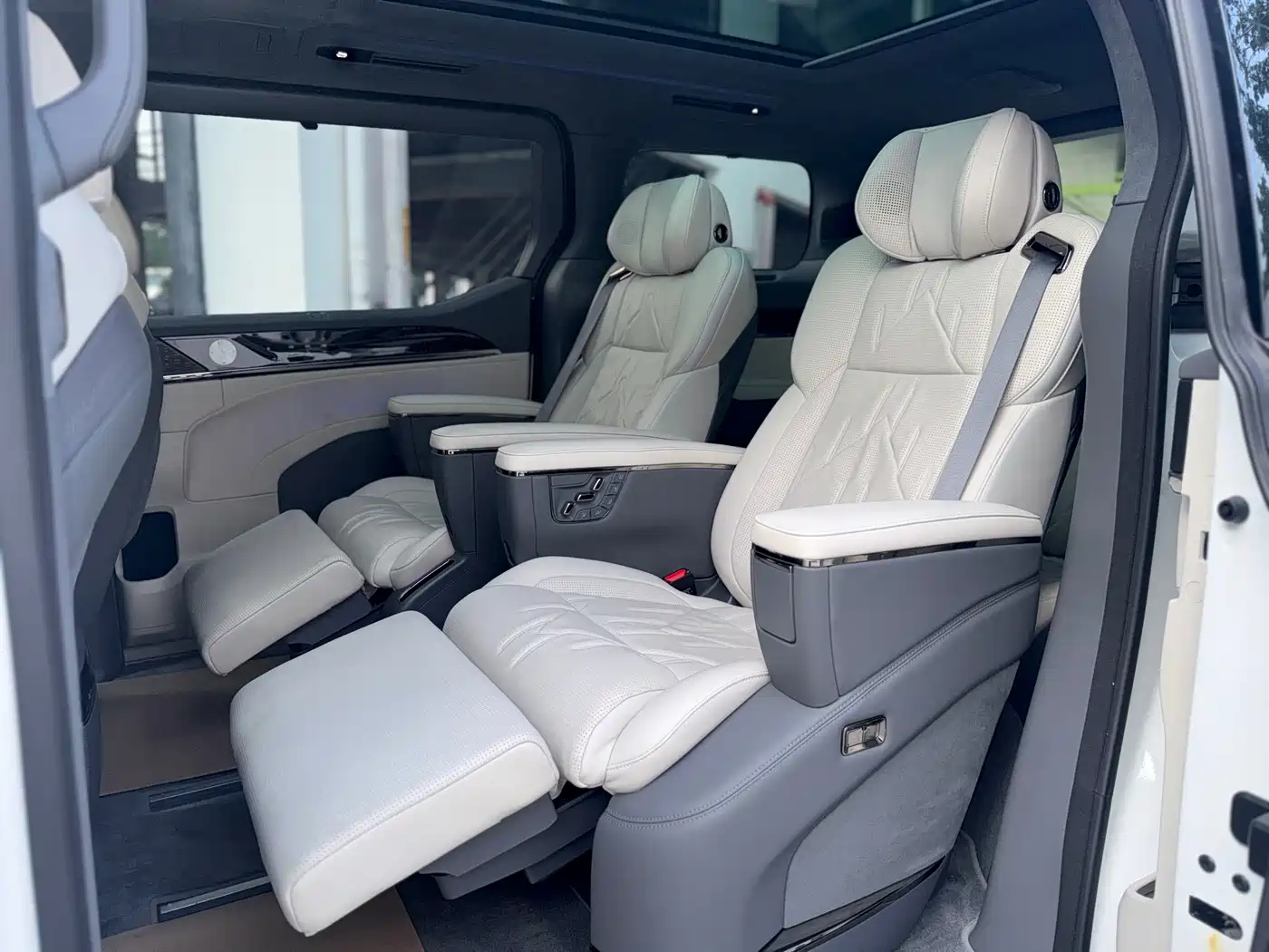 ZEEKR 009 2025 2024 7-Seat Aisle AWD Version 108kWh