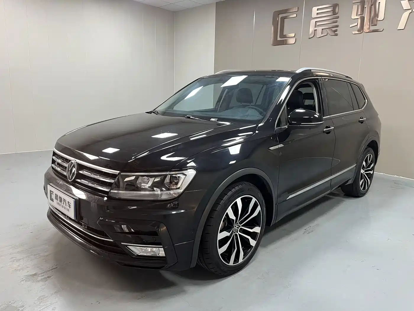 Фото 1 - Volkswagen Tiguan L