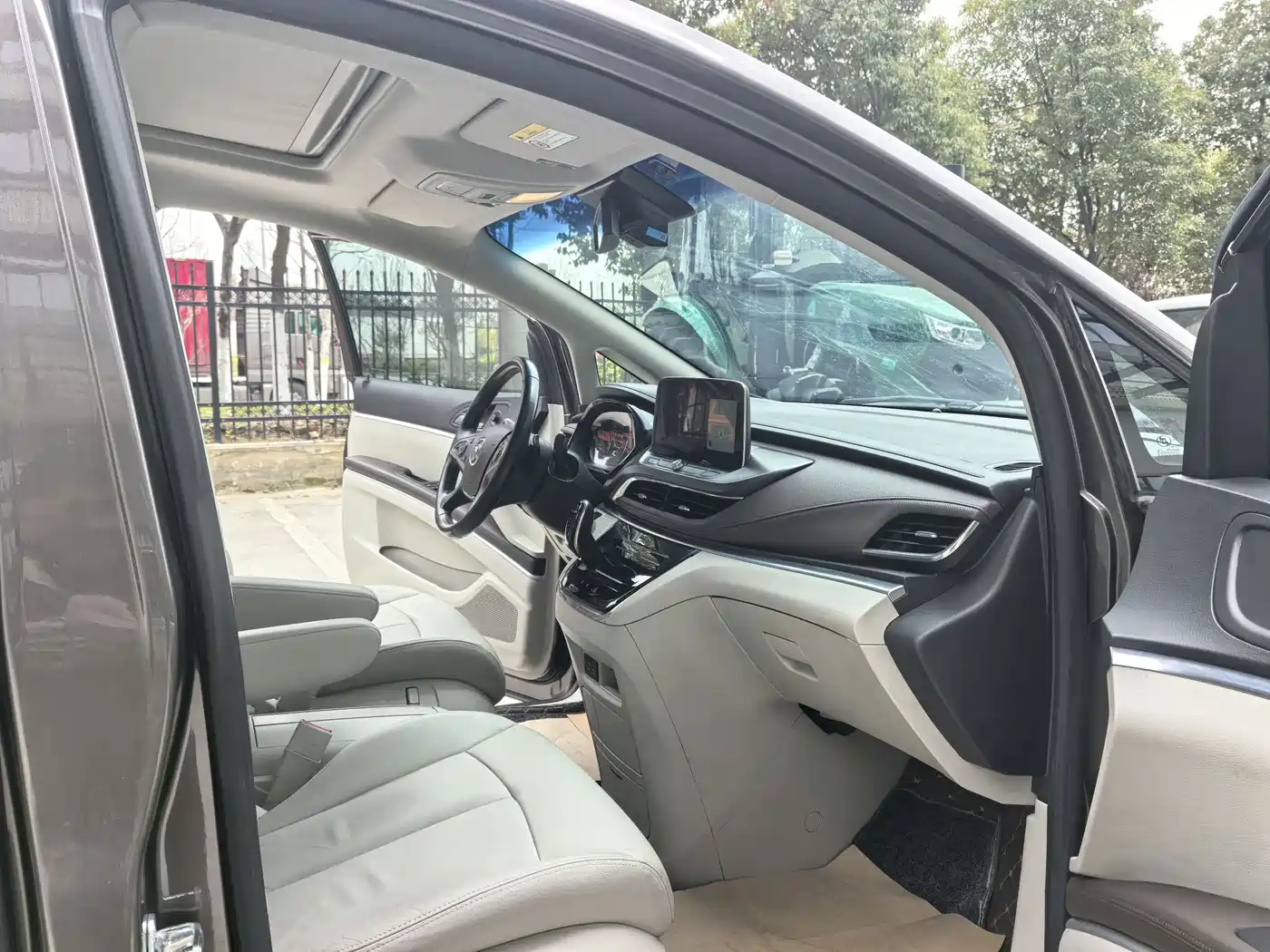 Buick GL8 2020 Model Land Business Class 652T Luxury фото 18