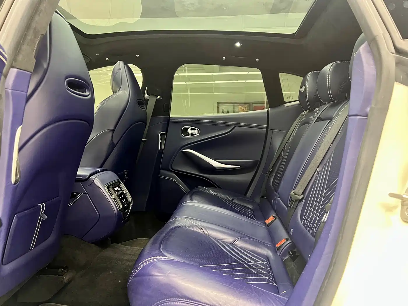 Aston Martin DBX 2021 4.0T V8 Flawless Flame фото 9