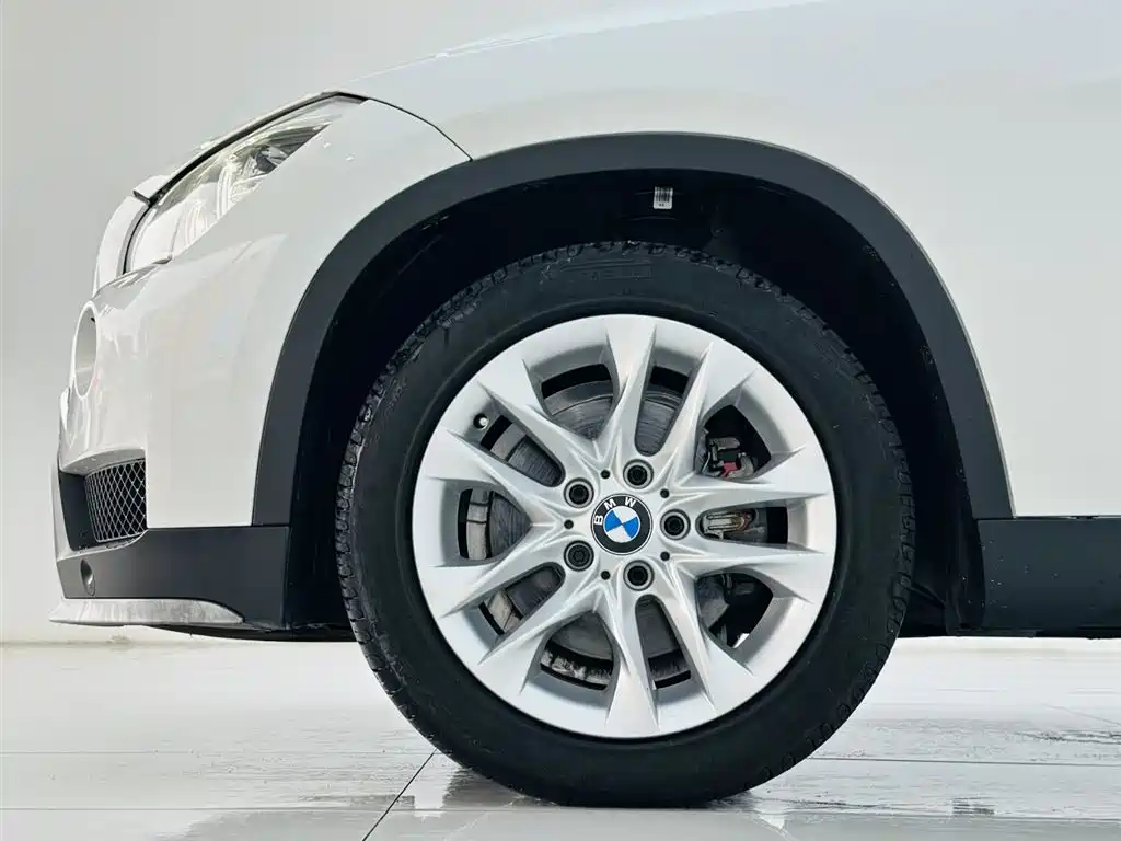 BMW X1 2015 Model sDrive18i Fashion Advanced Edition фото 9