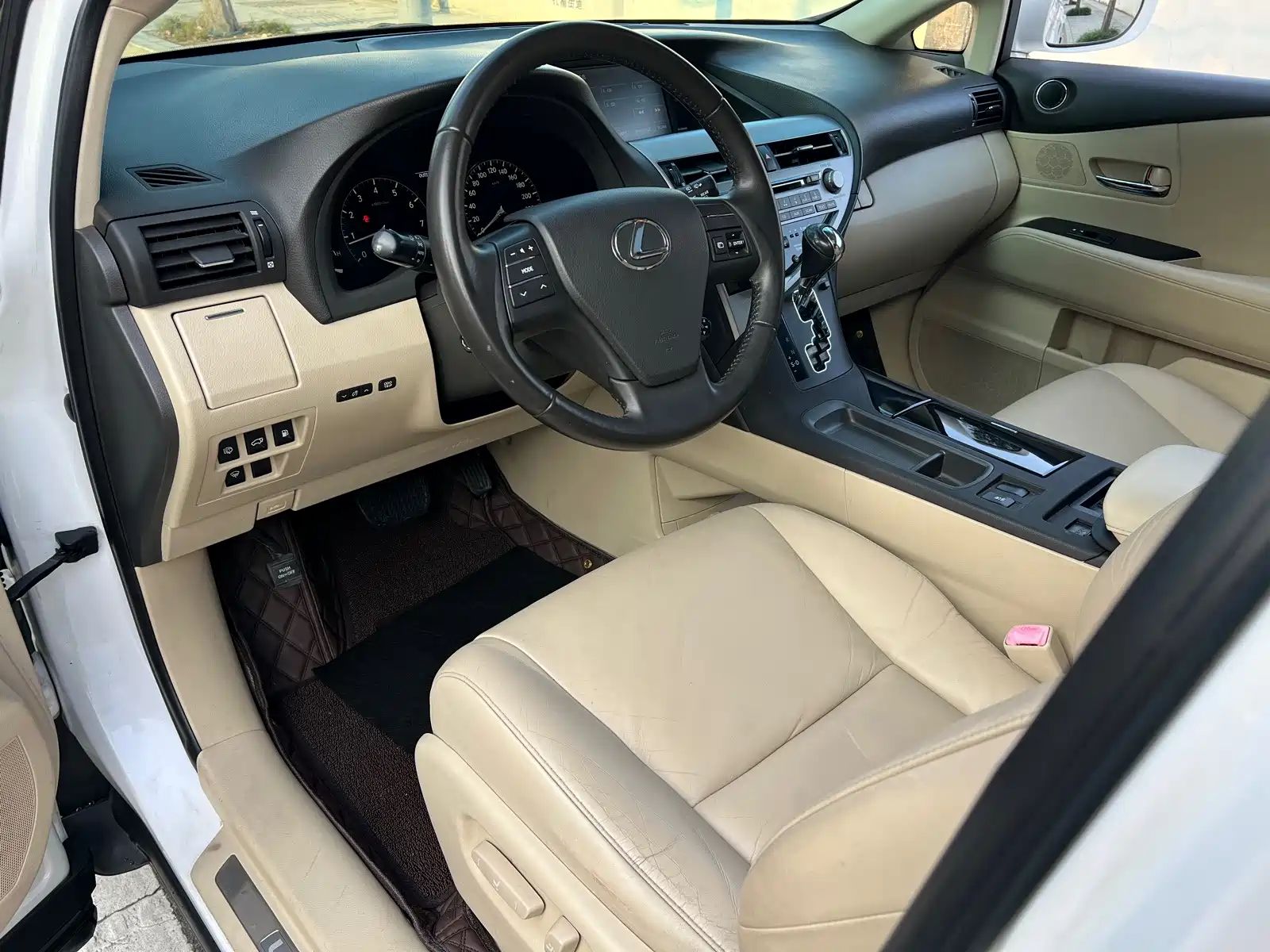 صورة 5 - Lexus RX Classic
