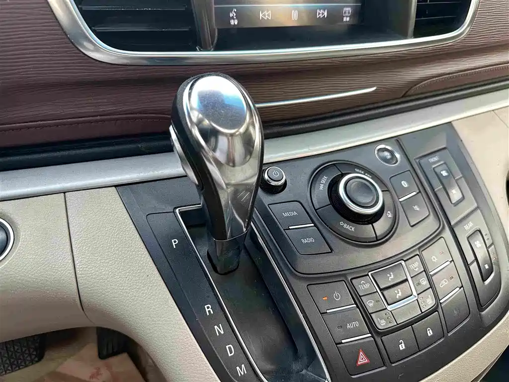 Photo 14 - Buick GL8