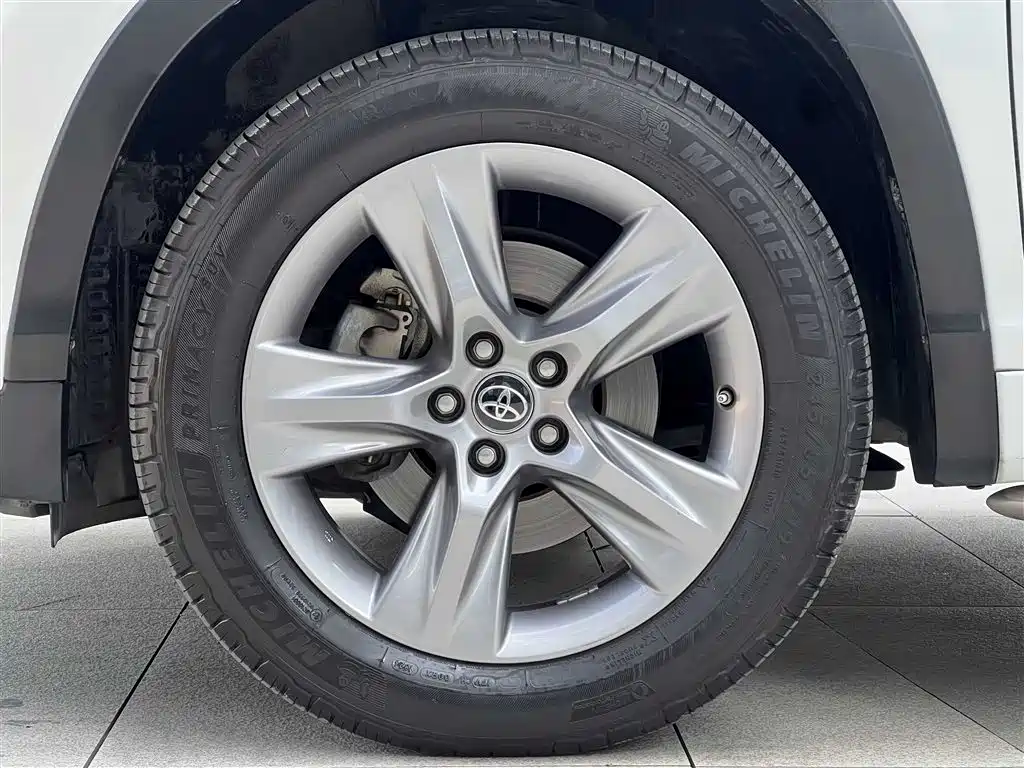 Toyota Highlander 2021 2.0T FWD Luxury 7-Seater фото 12