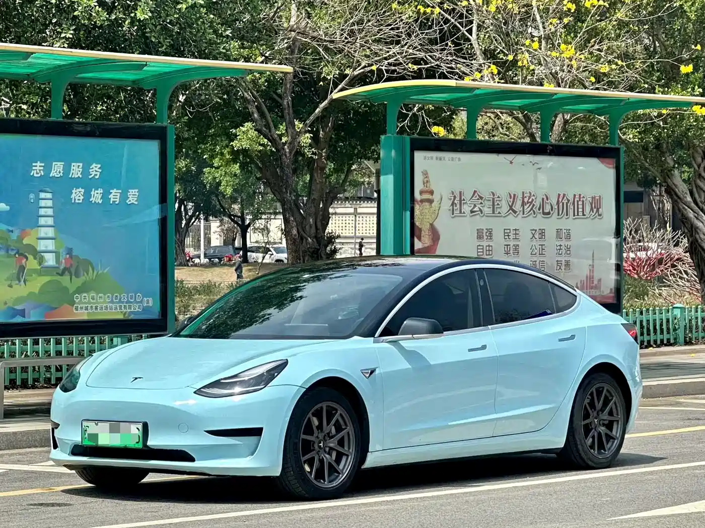 TESLA MODEL 3