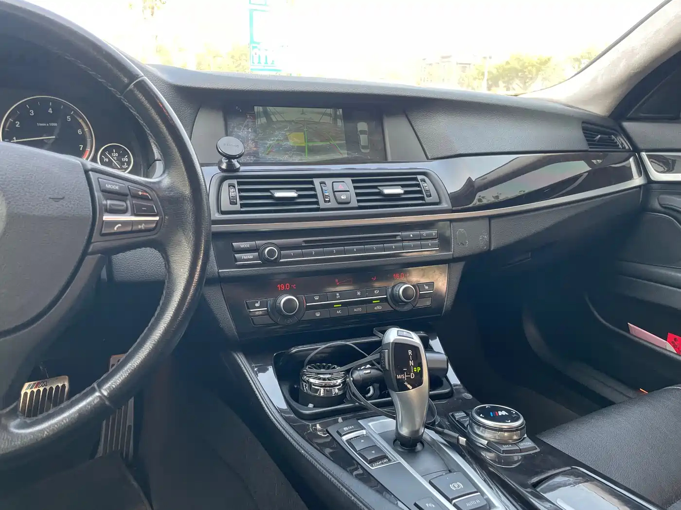 BMW 5 Series 2013 525Li Luxury фото 12