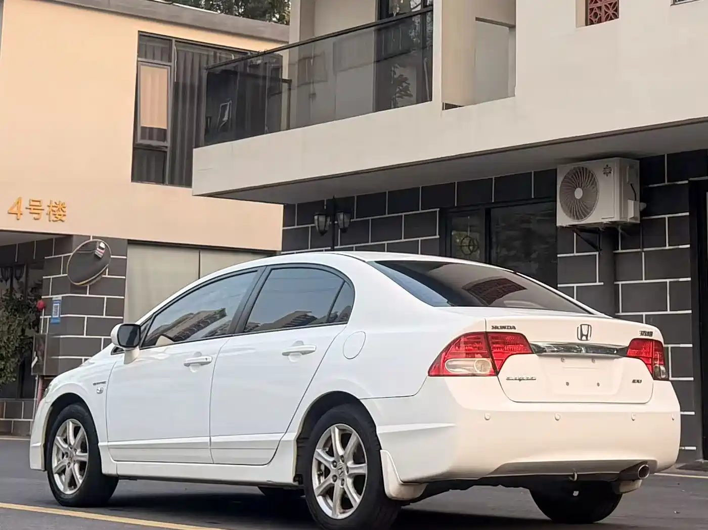 Фото 4 - Honda Civic