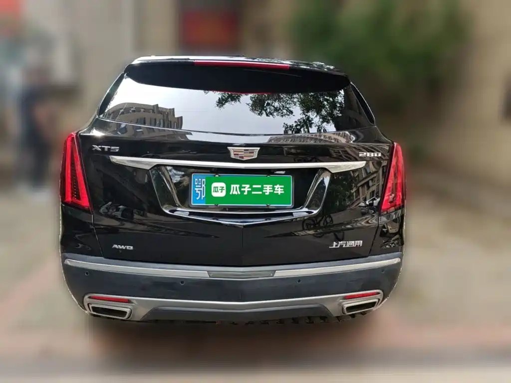 Photo 3 - Cadillac XT5