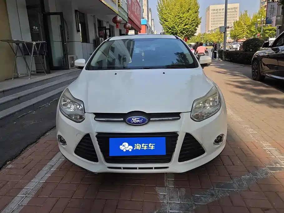 Фото 2 - Ford Focus