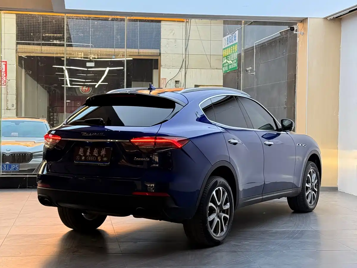 Photo 10 - Maserati Levante