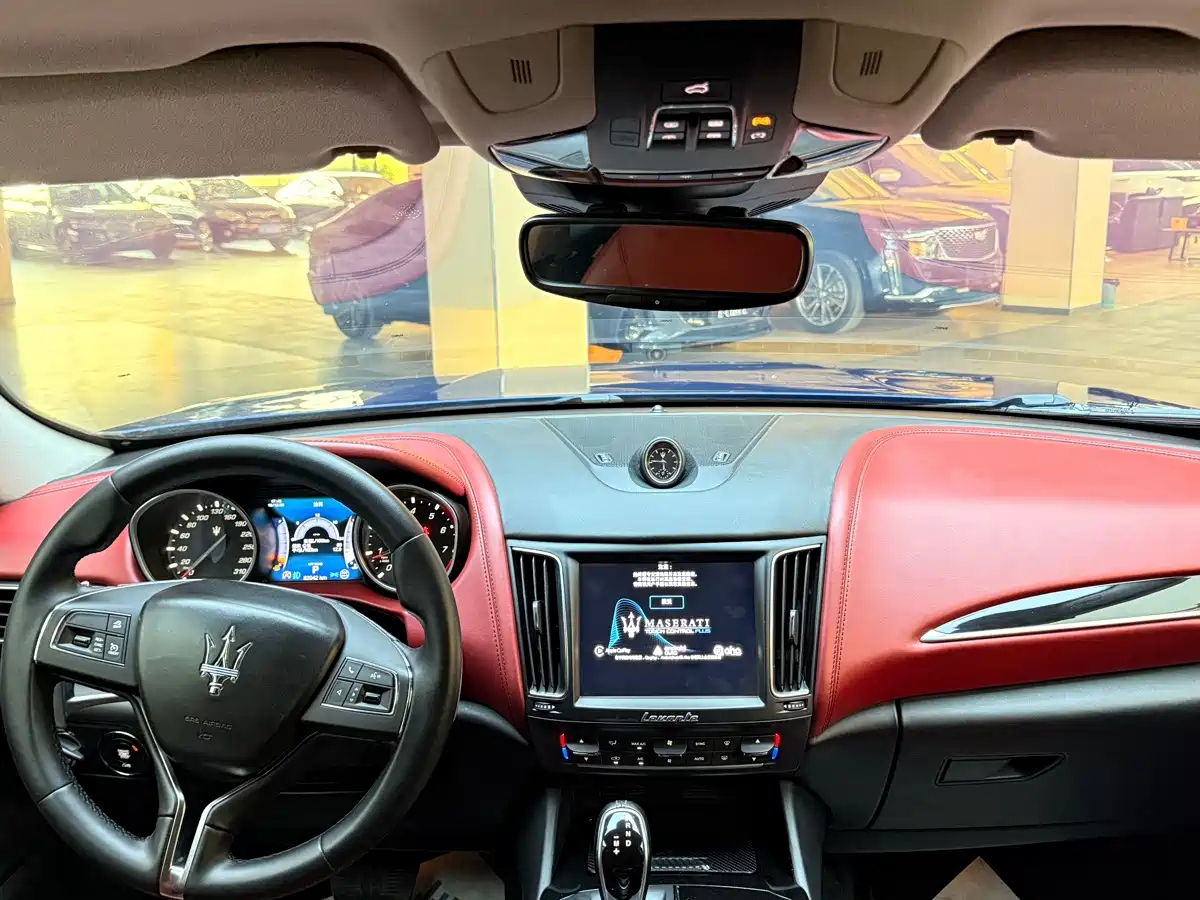 Photo 7 - Maserati Levante