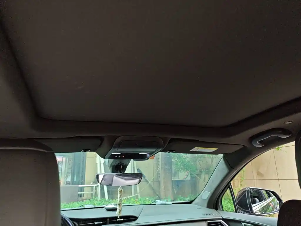Photo 14 - Cadillac XT5