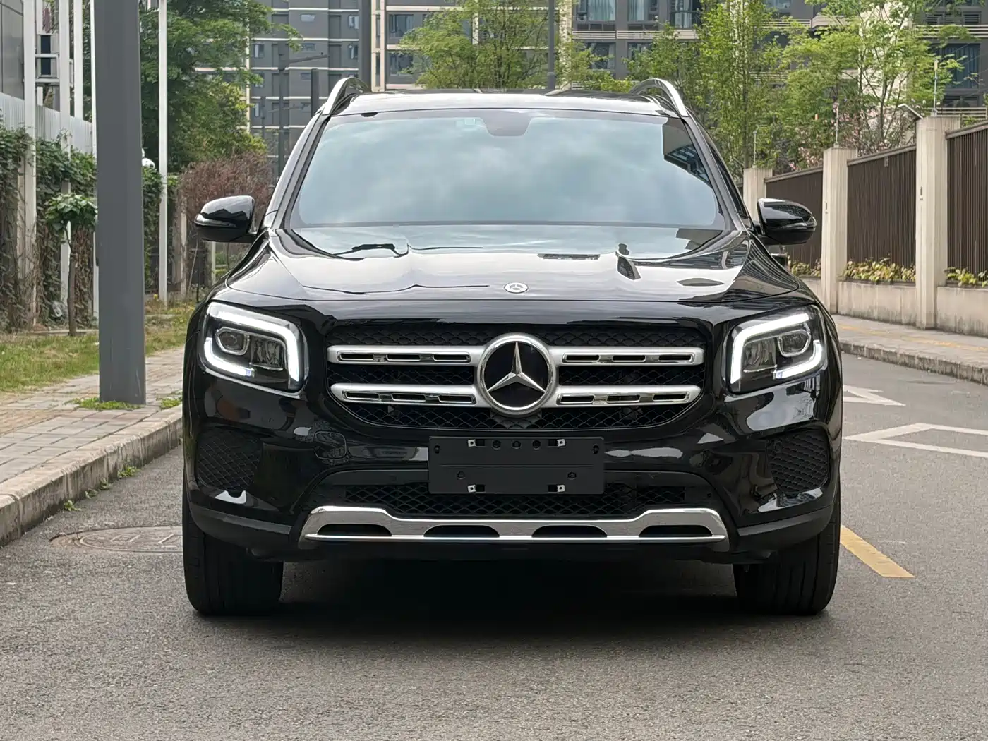 MERCEDES-BENZ GLB