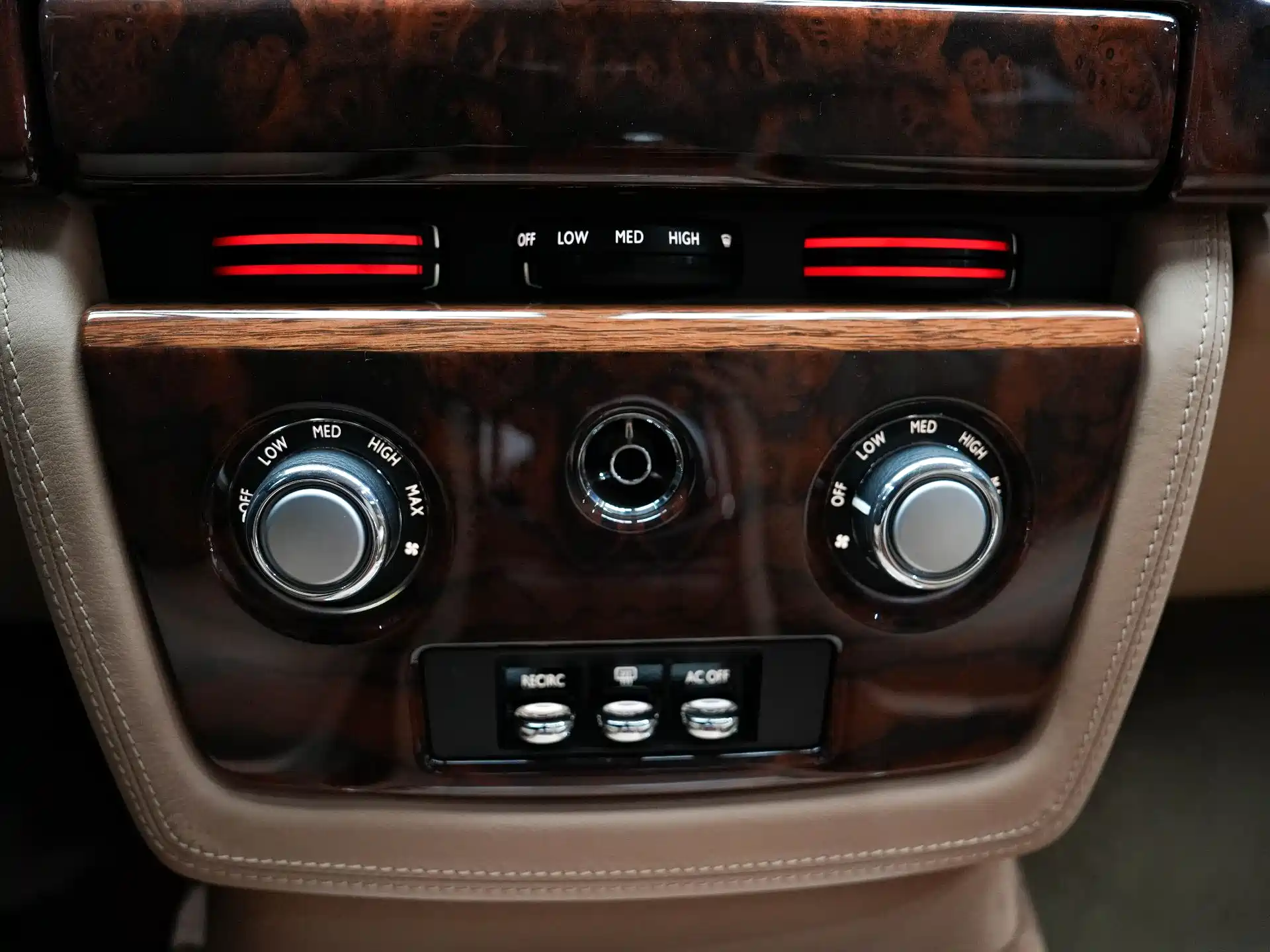 Фото 37 - Rolls-Royce Phantom