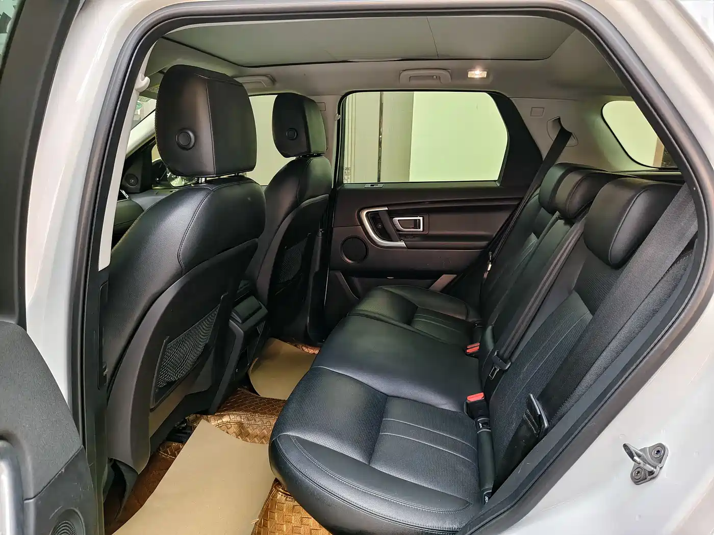 Land Rover Discovery Sport 2018 240PS SE Edition фото 18