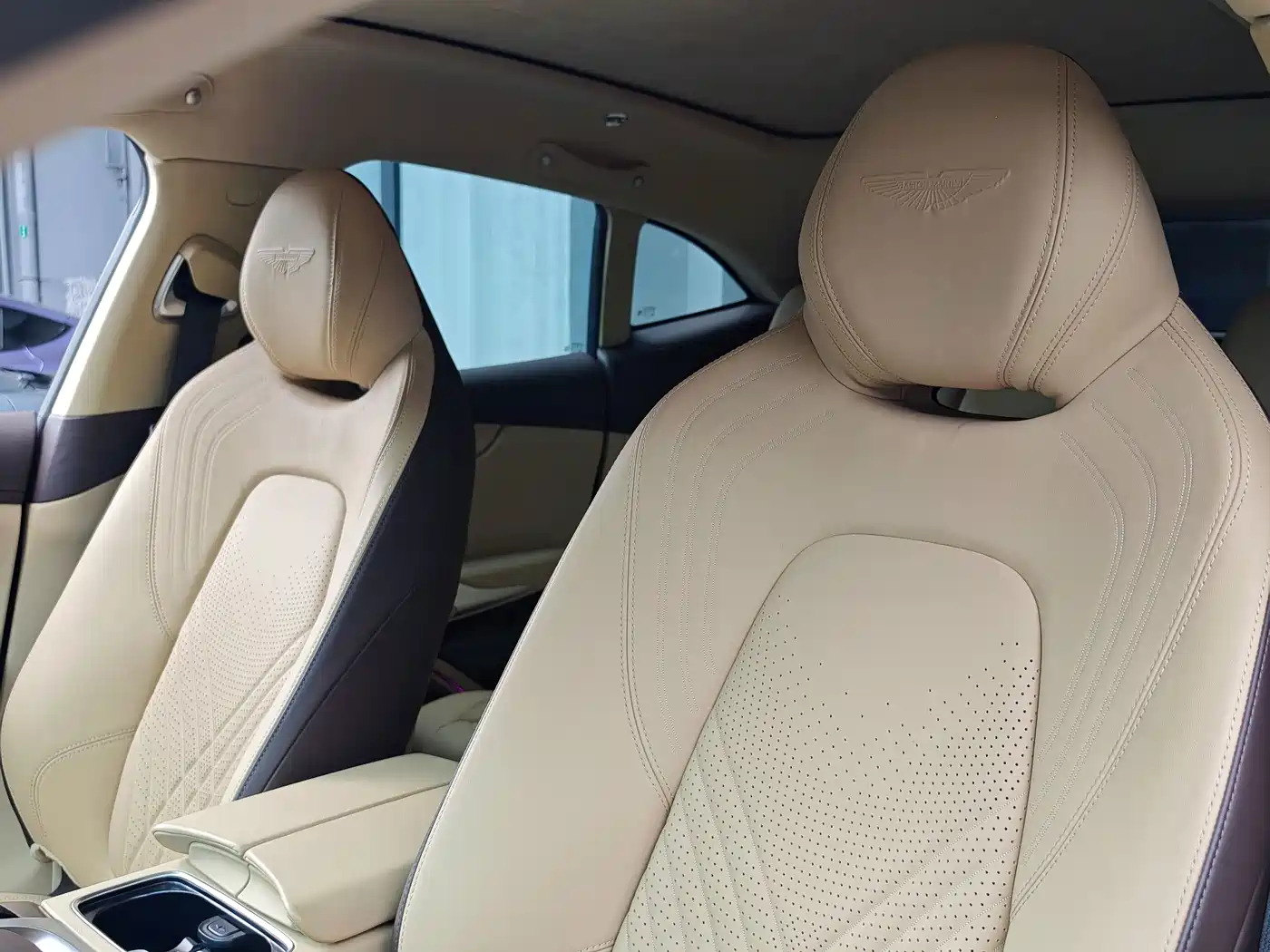 Aston Martin DBX 2025 2023 4.0T V8