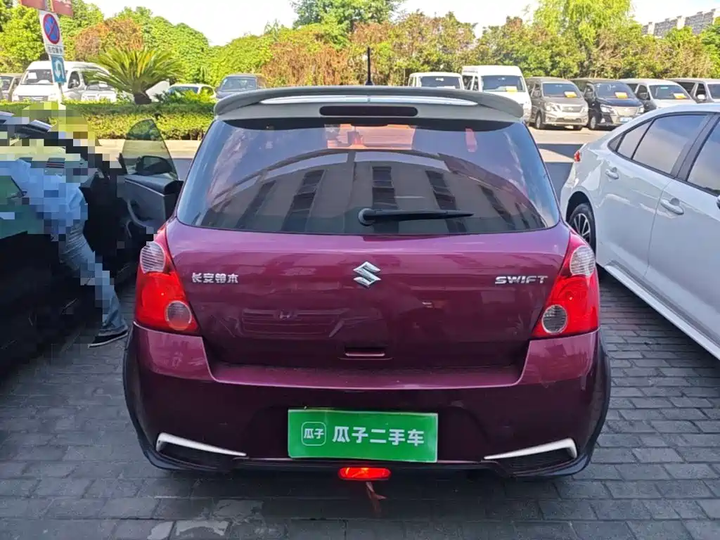 Фото 6 - Suzuki Swift