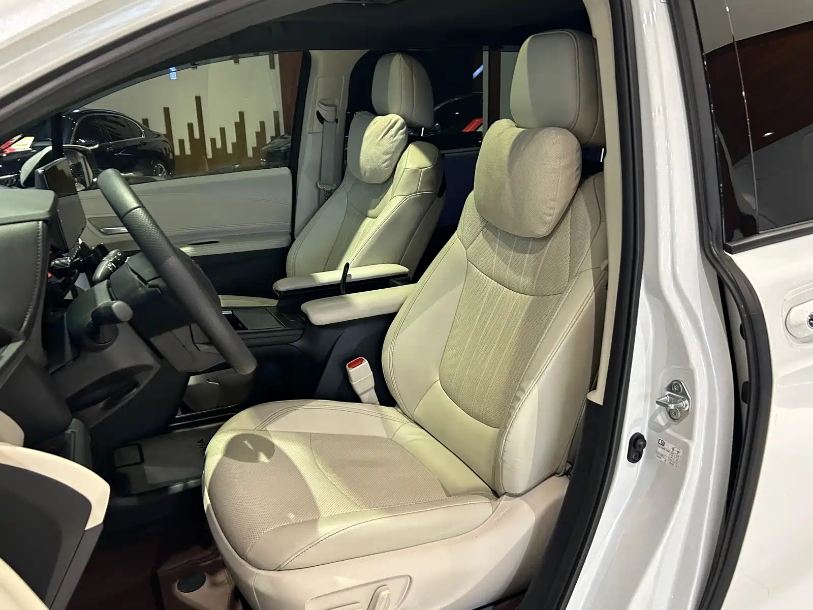 Фото 10 - Toyota Granvia