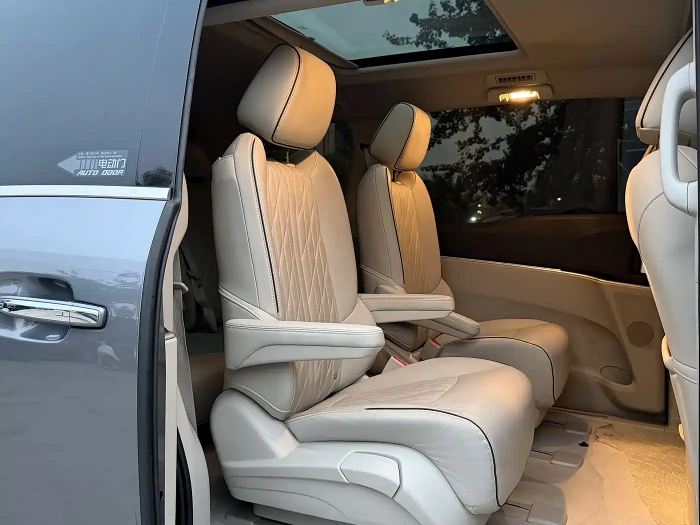 Photo 9 - Buick GL8