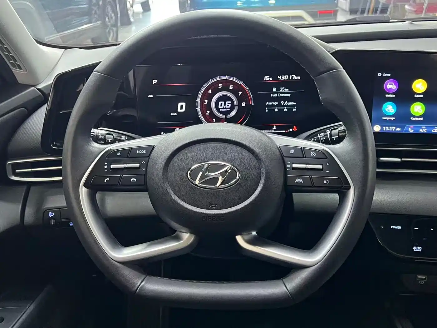 Hyundai Elantra 2022 1.5L CVT LUX Premium Edition фото 18