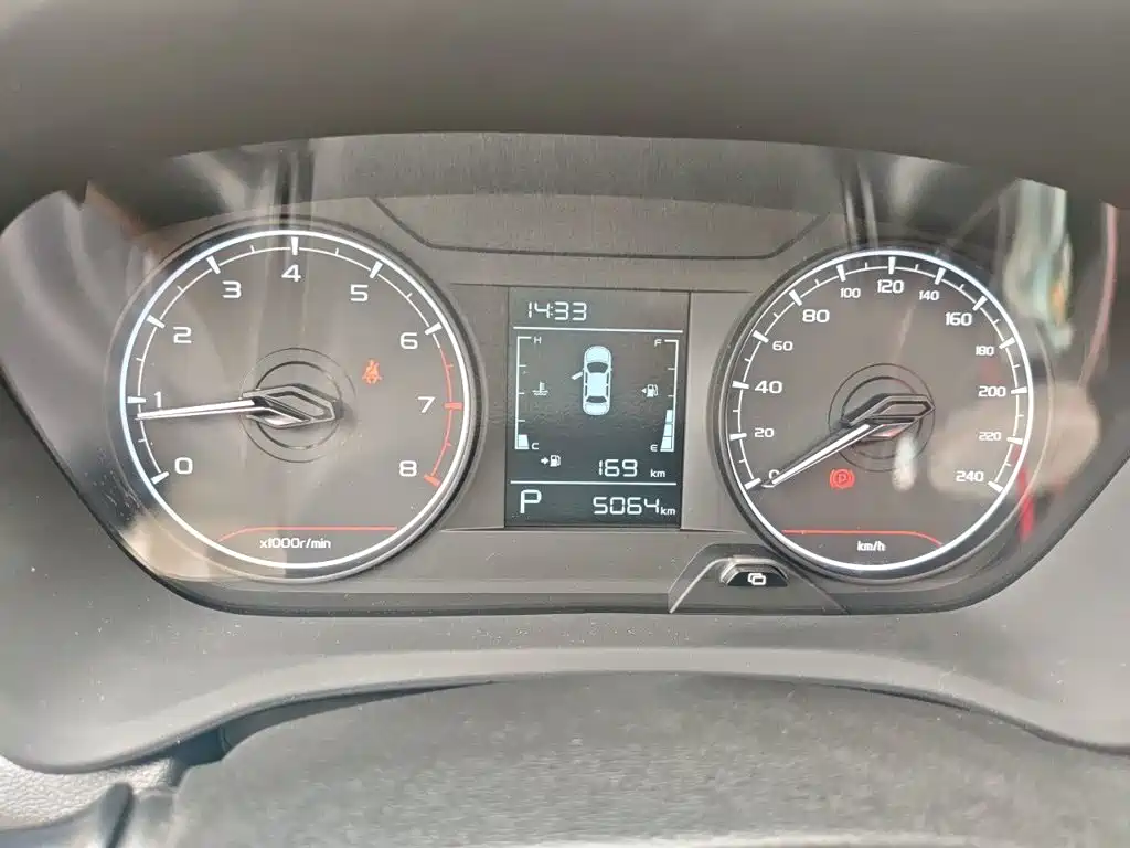 Фото 7 - Geely Vision X3