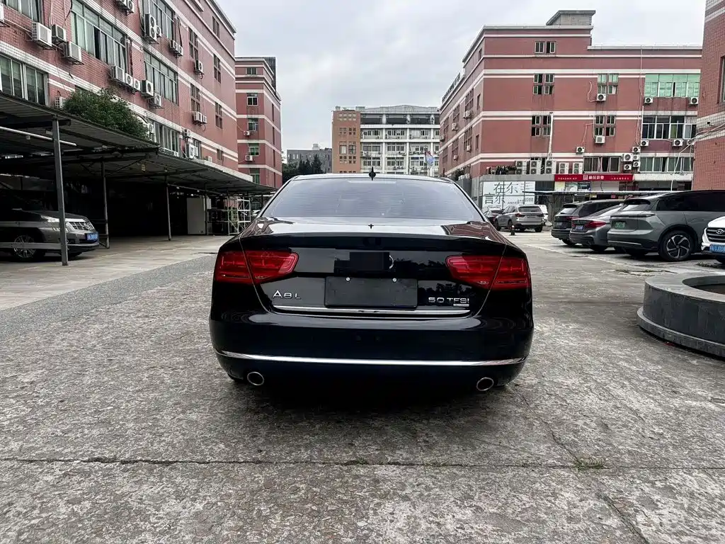 Фото 3 - Audi A8