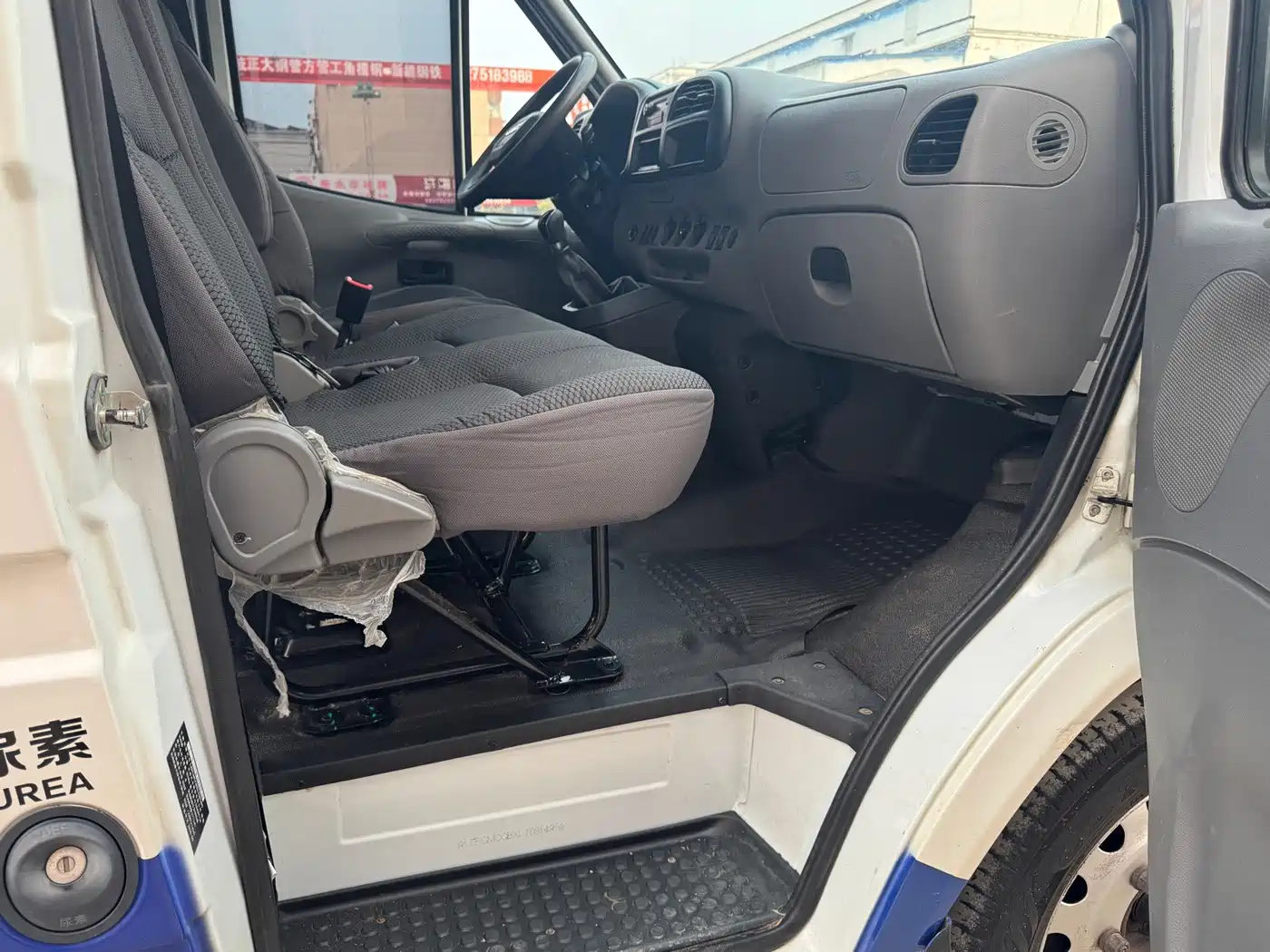 Jiangling Tesun 2021 2021 2.8T Space King Taurus Edition Short Wheelbase Medium-high Roof 6-seater Diesel China VI JX493