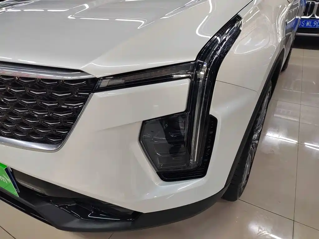 Cadillac XT4 2025 2024 28T 2WD Premium