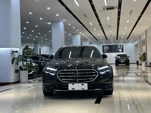 Mercedes-Benz E-Class 2026 E 300 L Luxury — фото 2