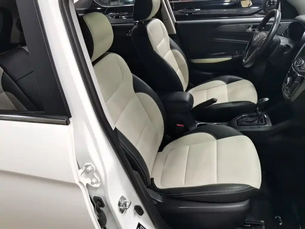 Photo 25 - Changan CS35