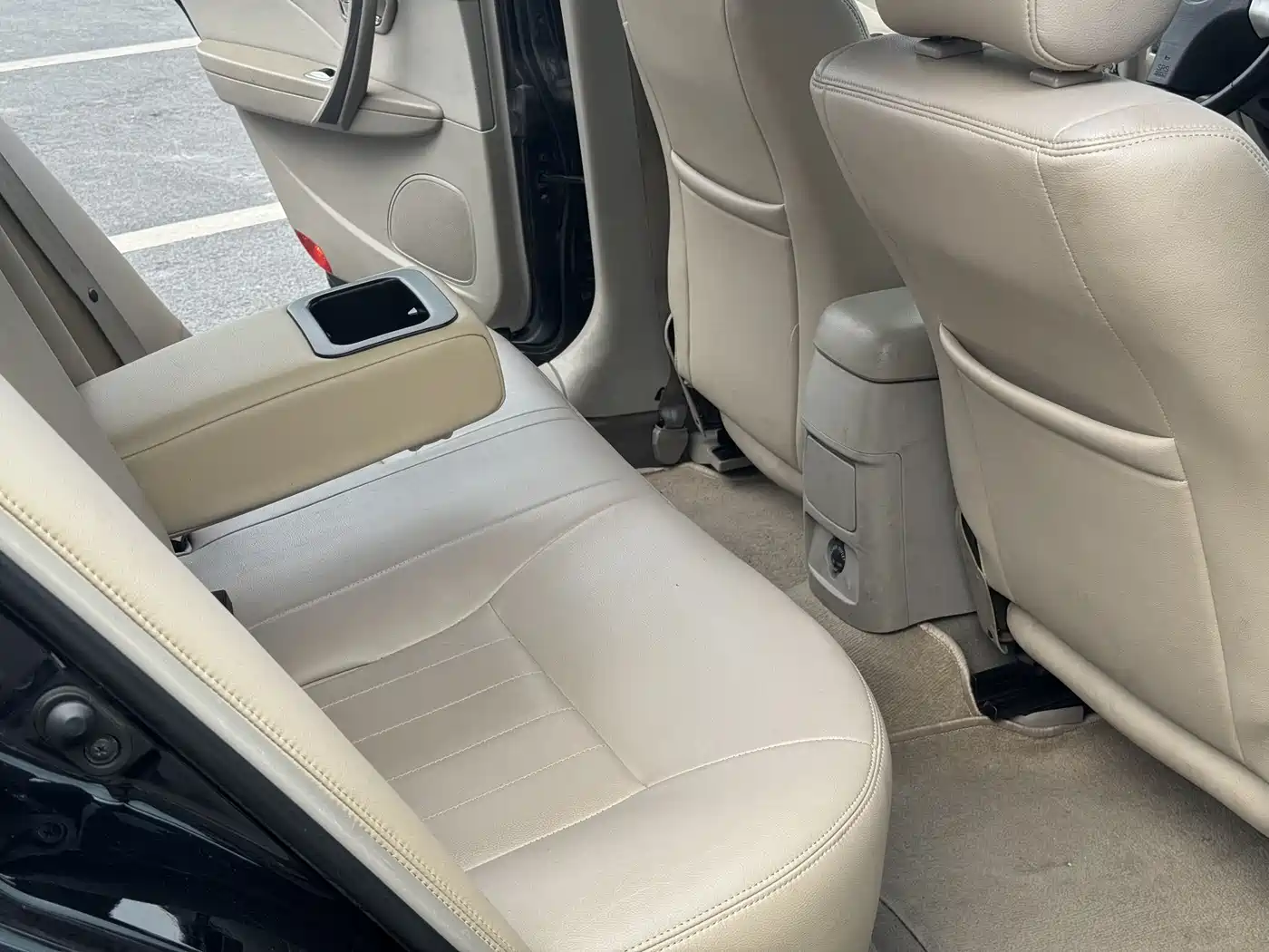 Besturn B70 2011 2010 2.0L Manual Fashion