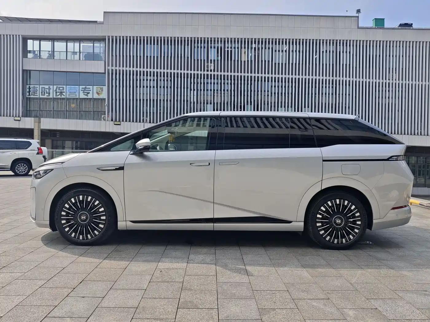 XPeng X9 2025 2025 Extended Range Edition