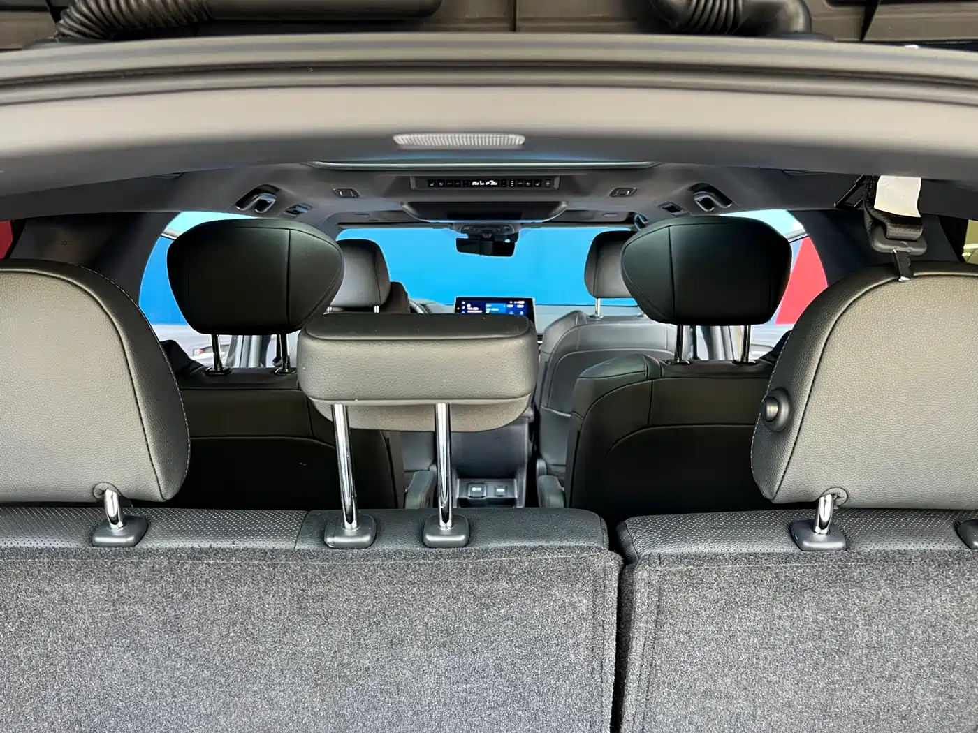 Toyota Sienna 2023 2.5L Hybrid Platinum Edition фото 10