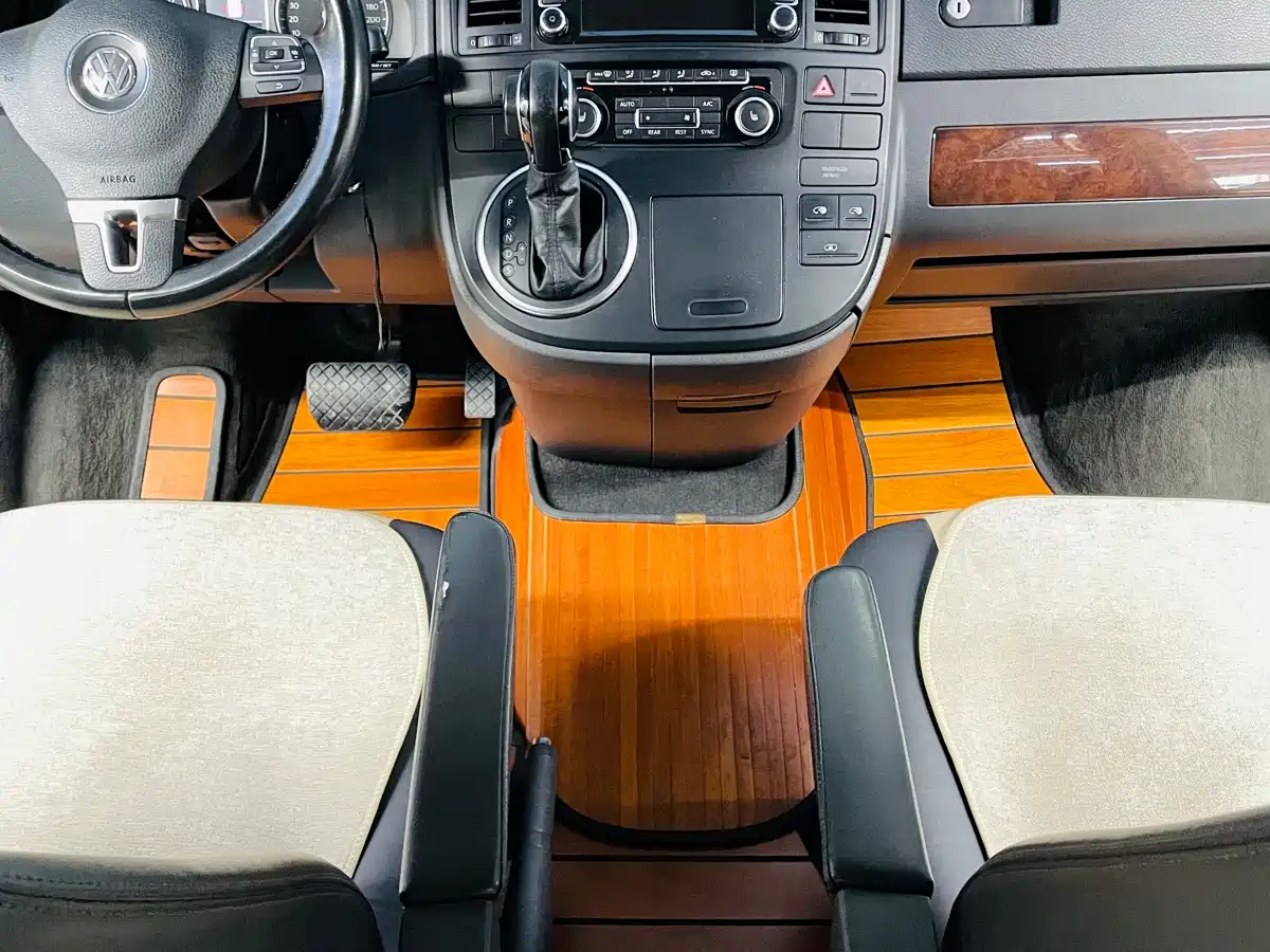 Volkswagen Multivan 2012 2.0TSI 4WD Premium фото 10