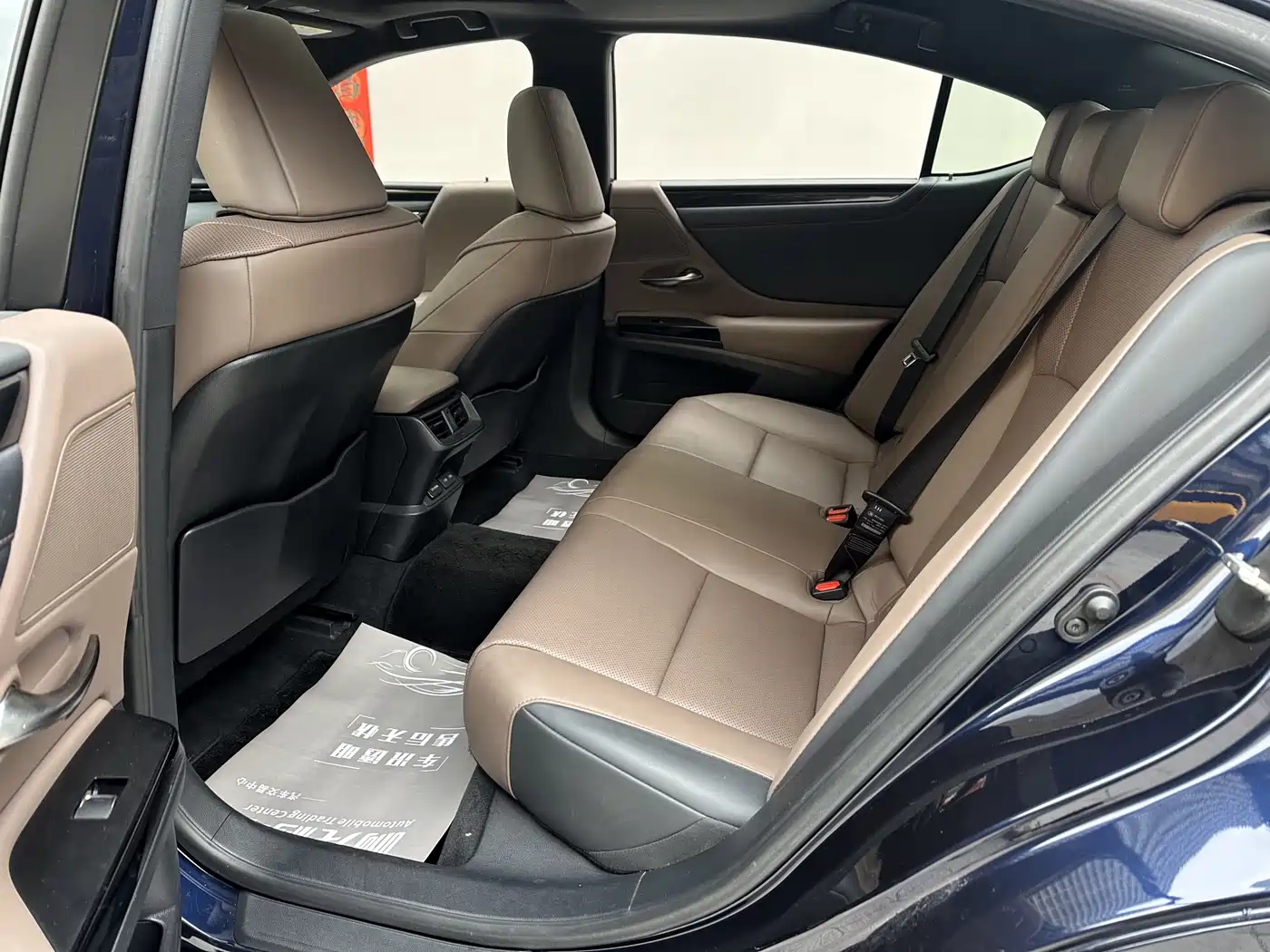 Lexus ES 2023 200 Excellence Edition фото 12