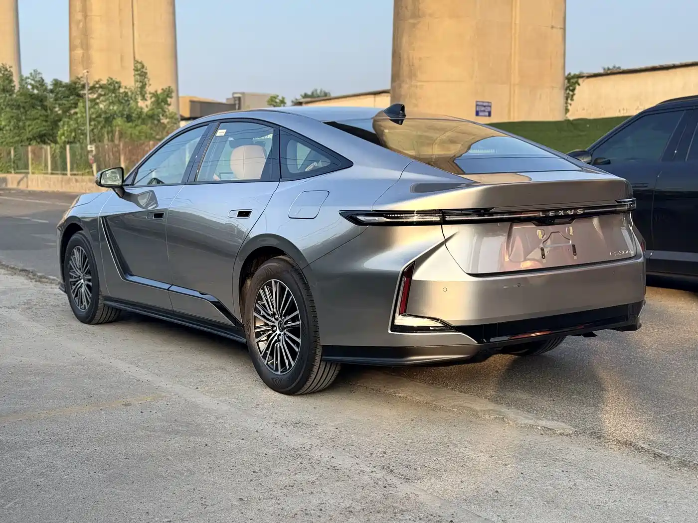 Lexus ES 2025 Model 300h Base Version фото 5