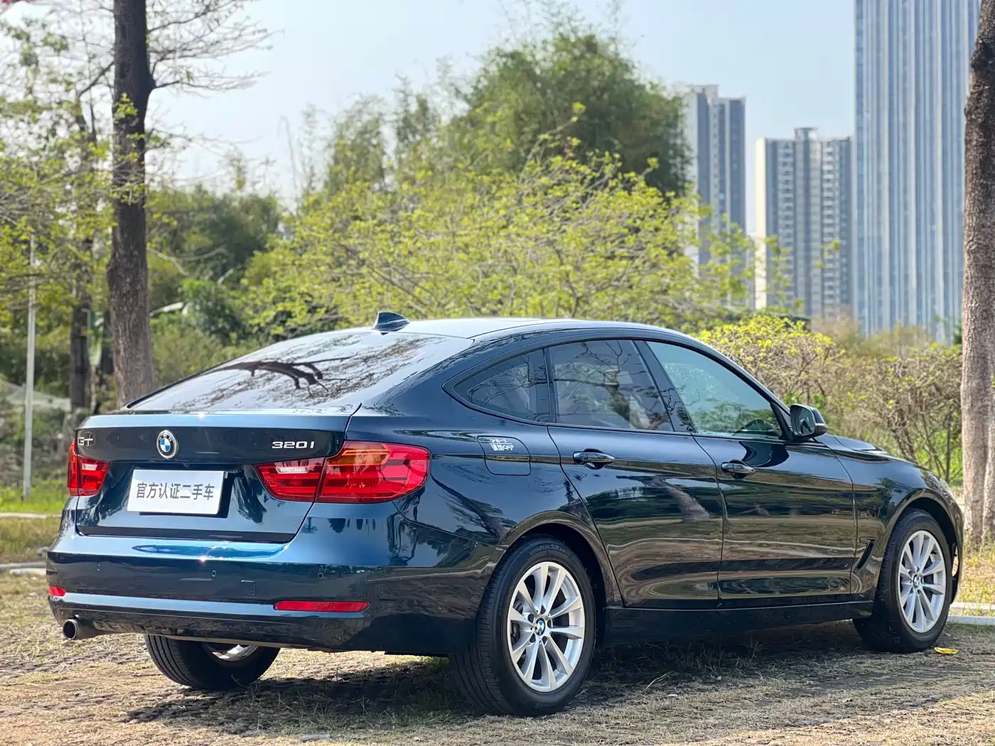 BMW 3 Series GT 2013 Model 320i Leading фото 7
